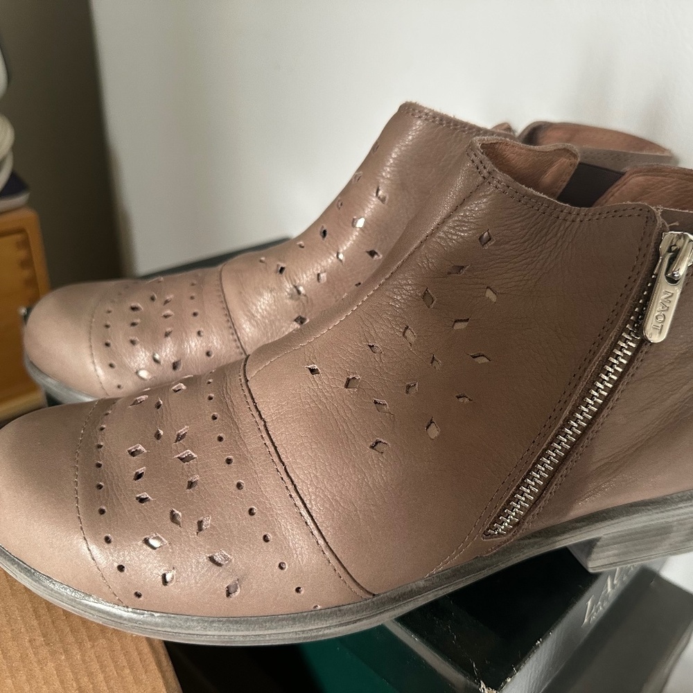 Naot boot